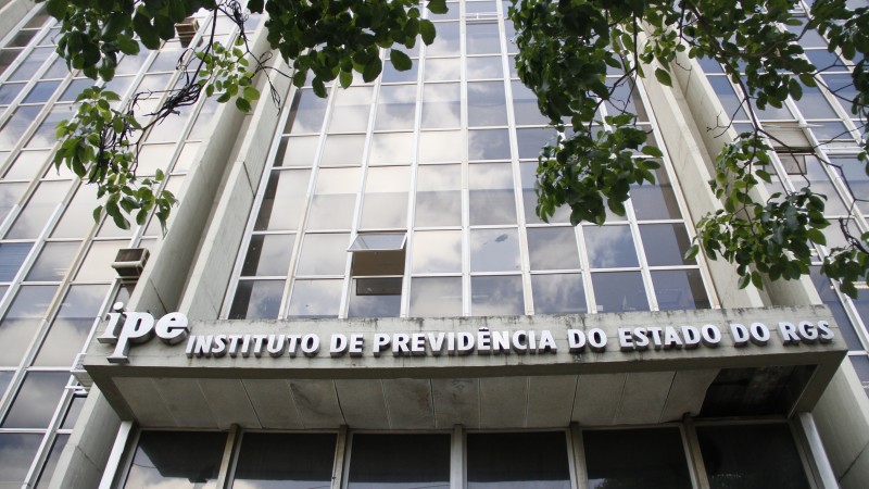 fachada do prédio do IPE saúde