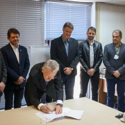 Assinatura do termo de credenciamento - hospital Monporto no IPE Saúde