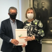 presidente do IPE Saúde, Júlio Riuvo e  Diretora Executiva do hospital, Angela Maria Perin