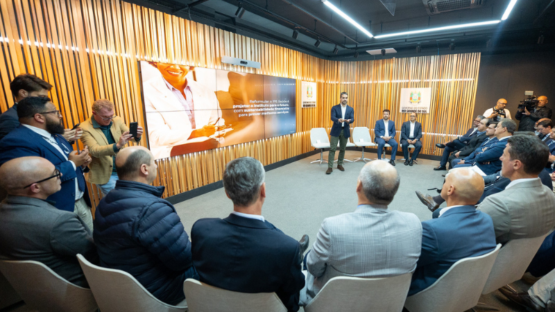 Governador apresentou a proposta de reforma aos líderes e coordenadores de bancadas da base aliada