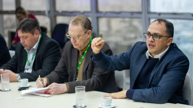 Diretores do IPE Saúde durante a reunião