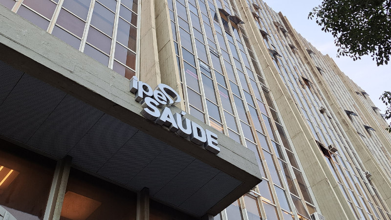 Edifício-sede foi severamente atingido pelo temporal desta segunda-feira