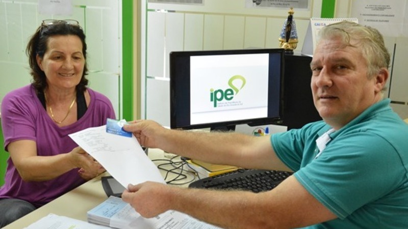 2016010516240529-12-15-primeiro-atendimento-presencial-no-posto-avancado-do-ipe-de-anta-gorda-1-menor.jpg